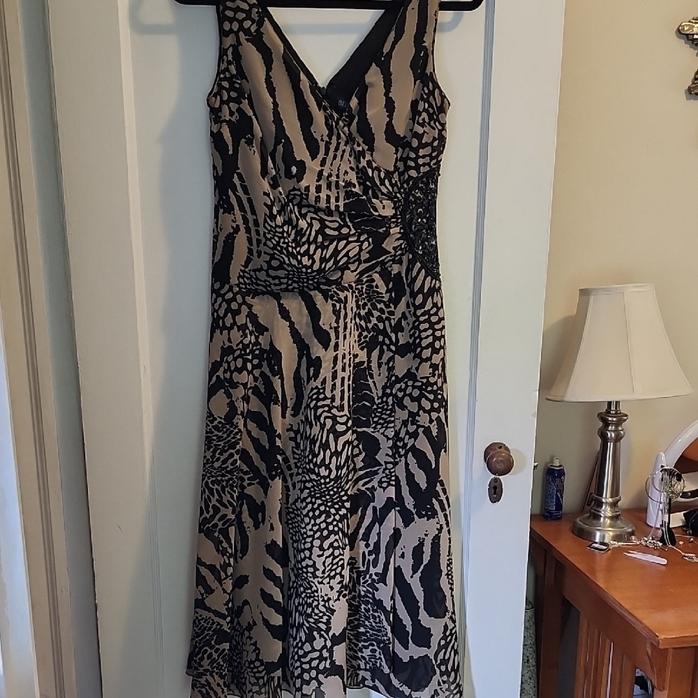 BellanBlue Black and White A-Line V-Neck Midi Dress